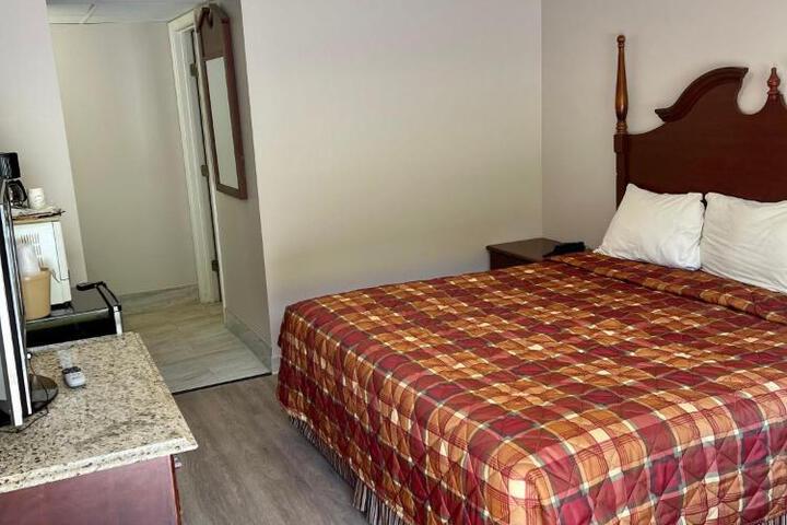 Standard | King Bed (1 of 4)