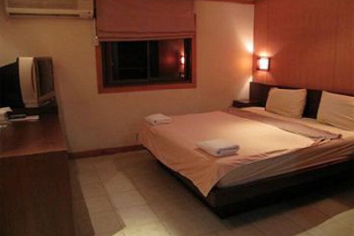 Room 15 of 23
