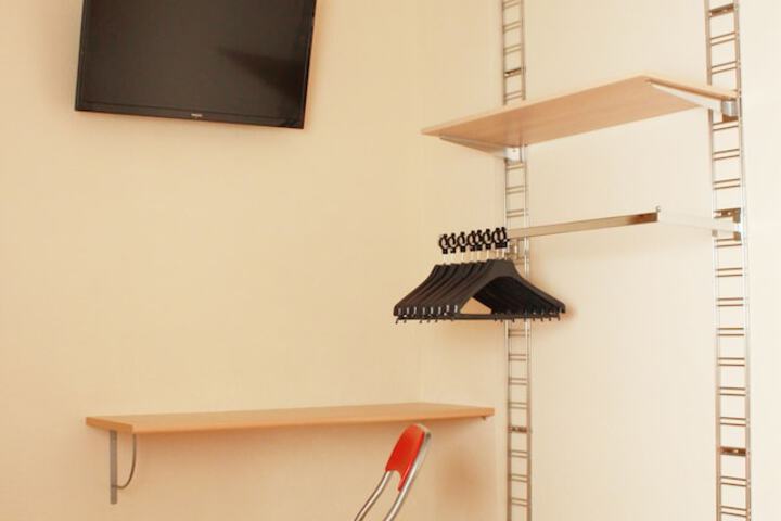 Room 19 of 28
