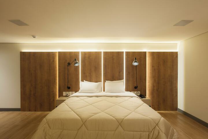 Room 8 of 35