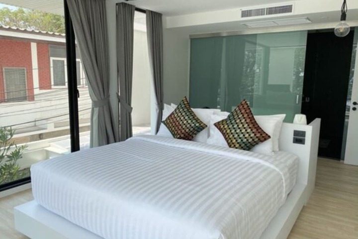 Room 10 of 52