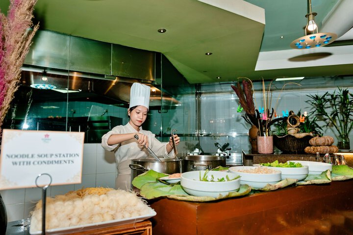 Dining 75 of 104
