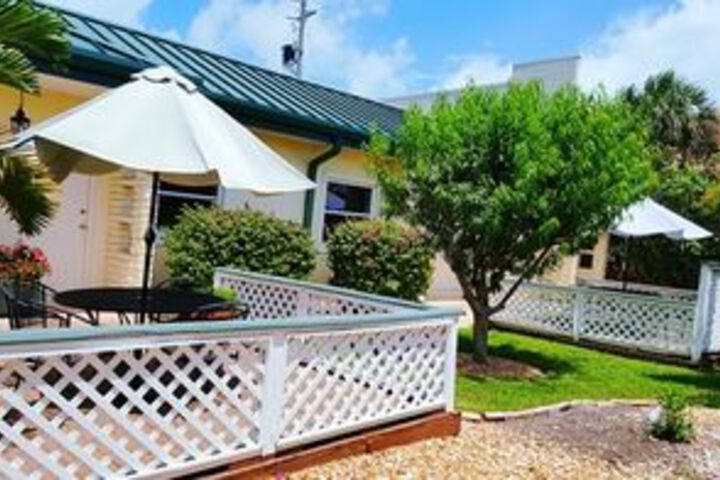 Hotel Exterior 12 of 32