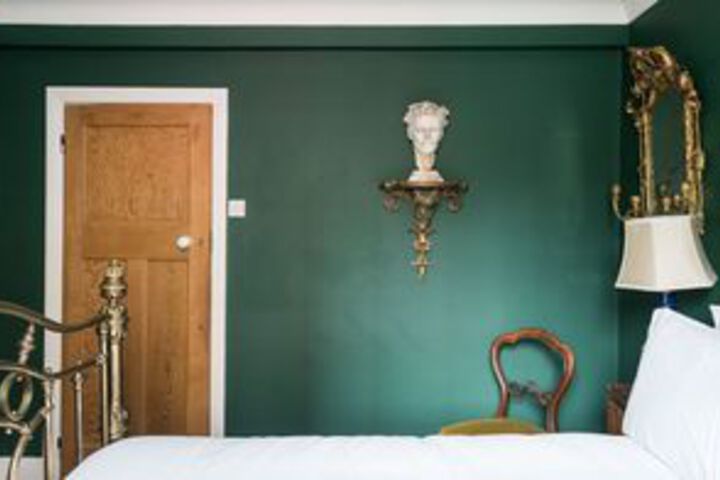 Room 9 of 20