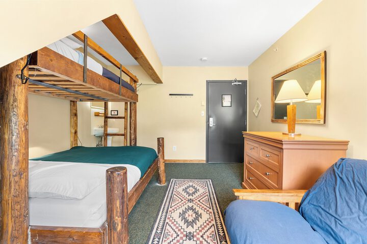 Room 32 of 83