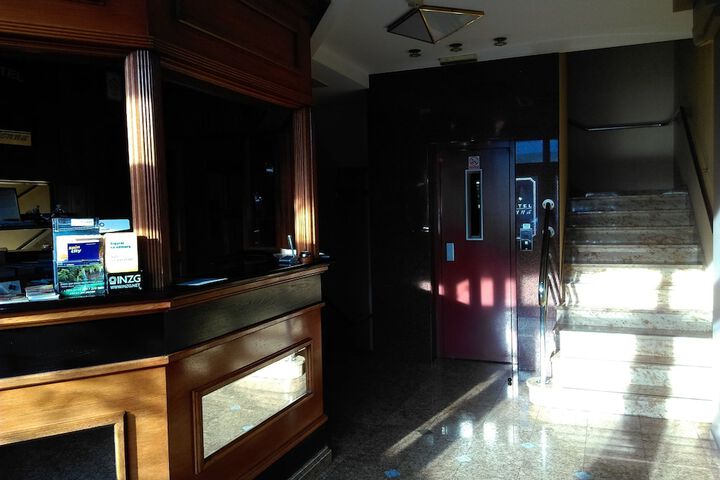 Check-in/check-out kiosk