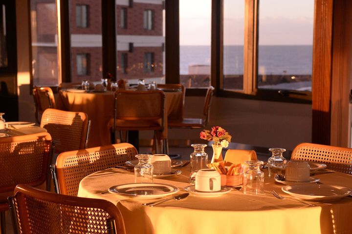 Dining 42 of 62