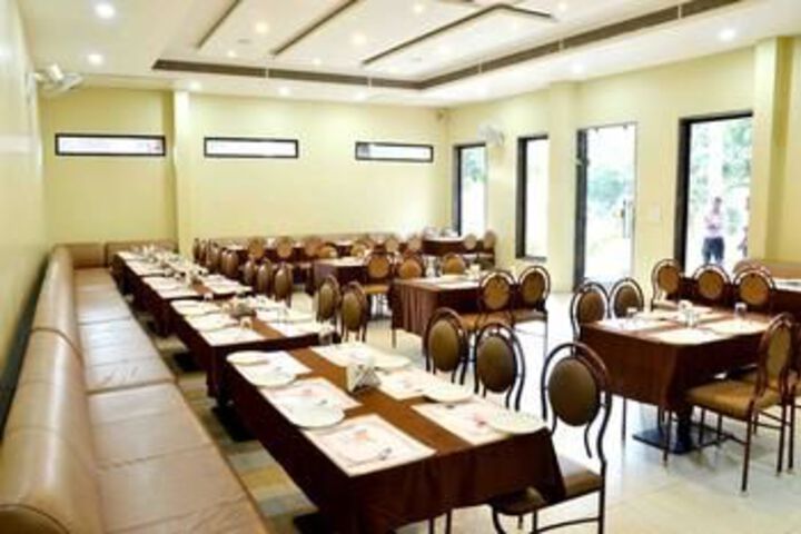 Dining 6 of 20