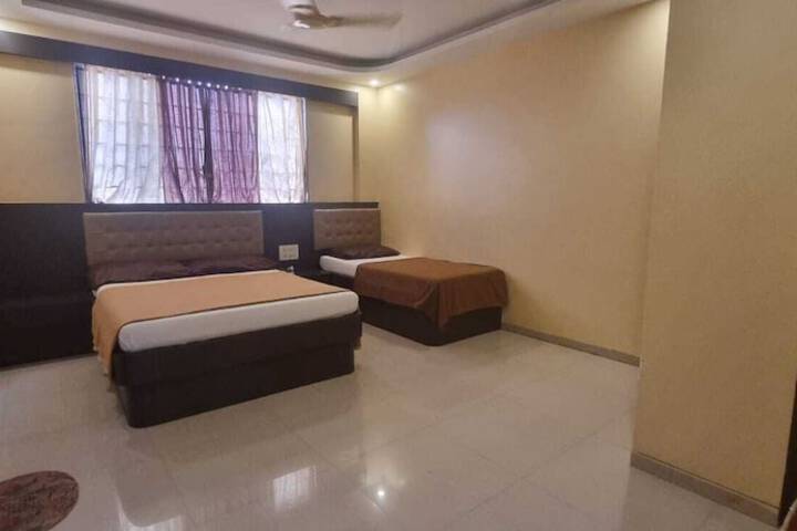 Room 7 of 14