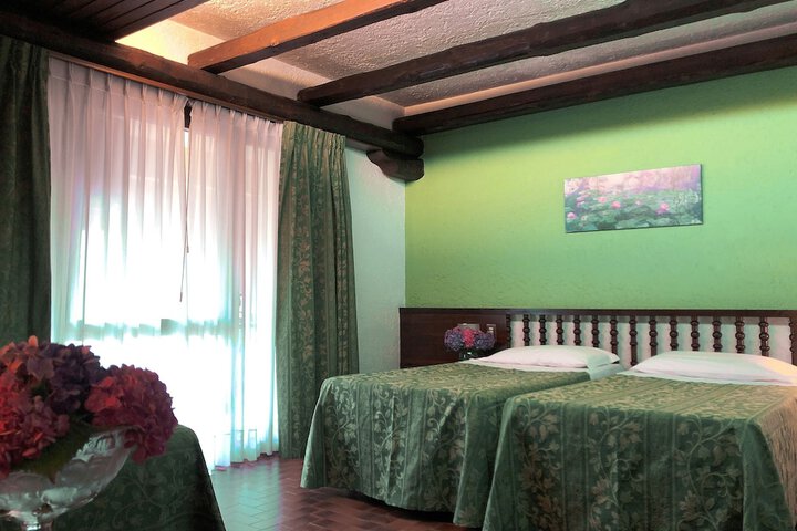 Room 3 of 34