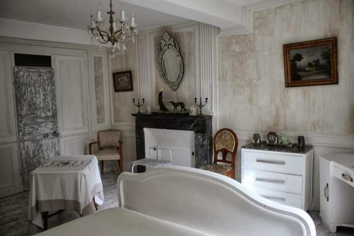 Room 10 of 27
