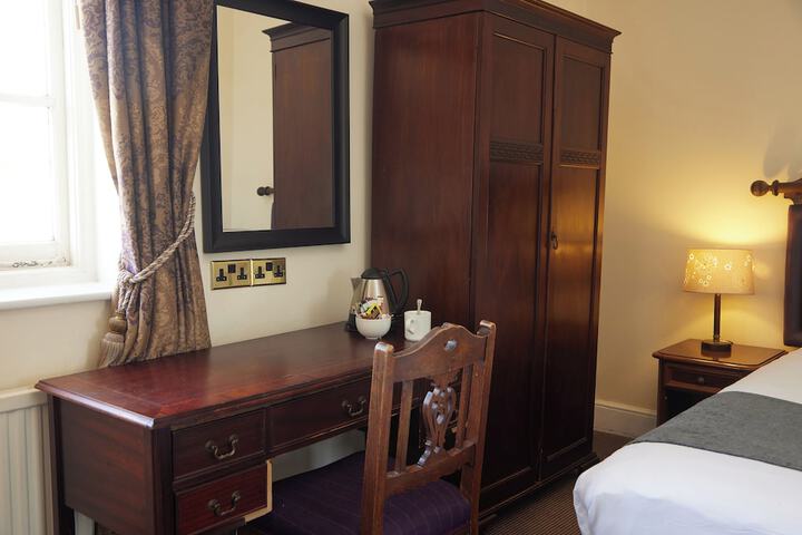 Room 6 of 46
