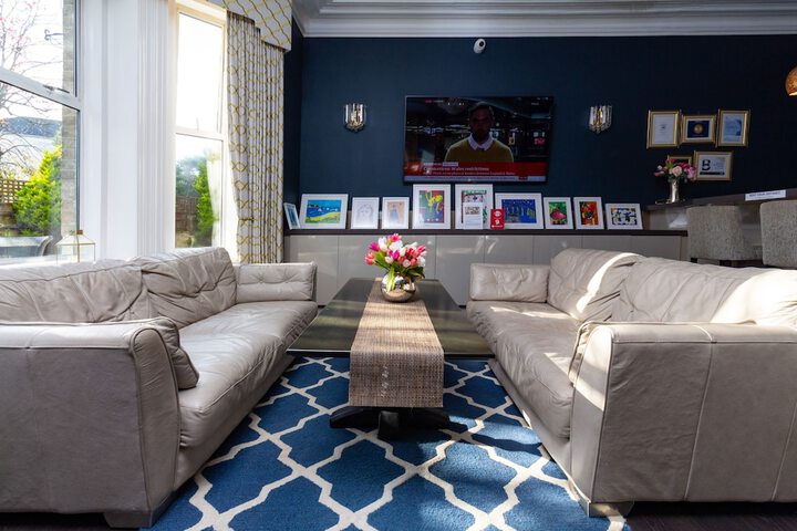 Lounge 52 of 59