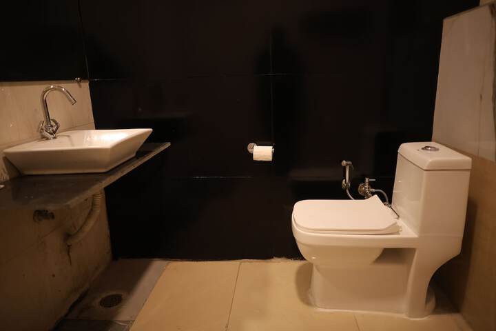 Room 35 of 76