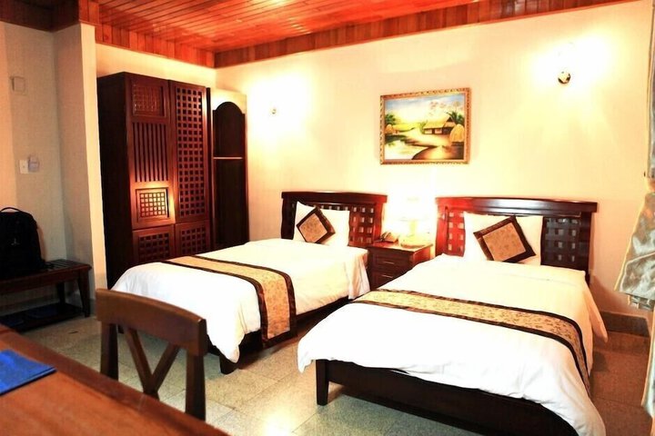 Room 10 of 46