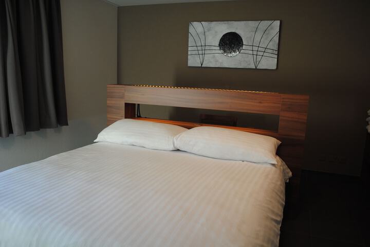Room 21 of 77