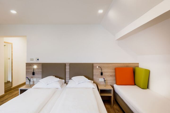 Room 15 of 73