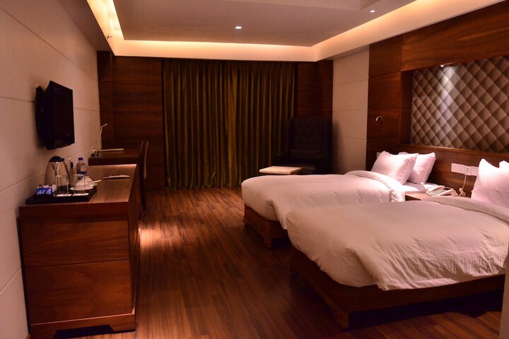 Room 4 of 19