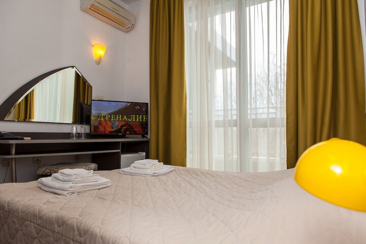 Room 7 of 16