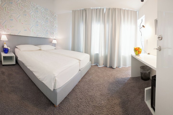Room 18 of 89