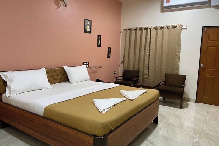 Room 4 of 14