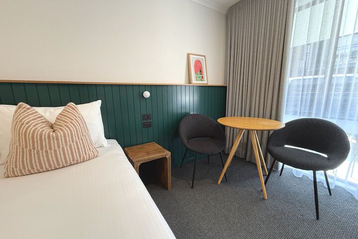 Room 11 of 34