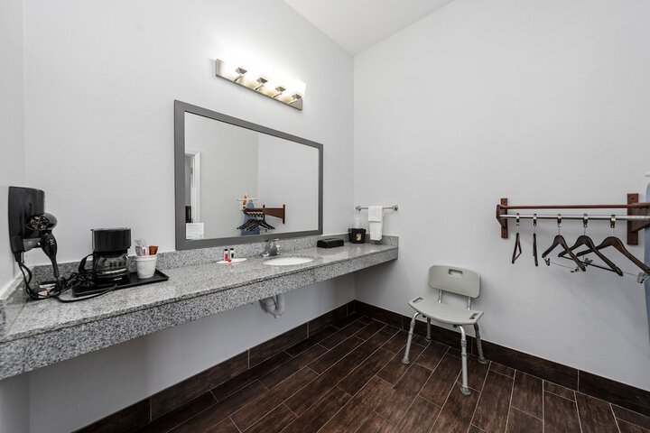 Room 26 of 38