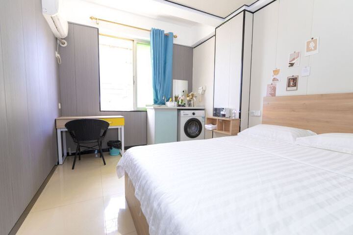 Four Seasons Accommodation