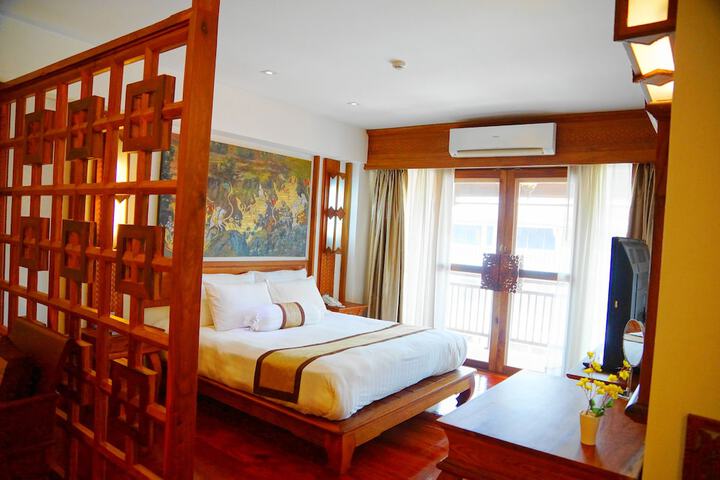 Room 4 of 48