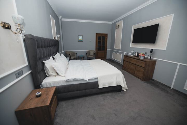 Room 9 of 31