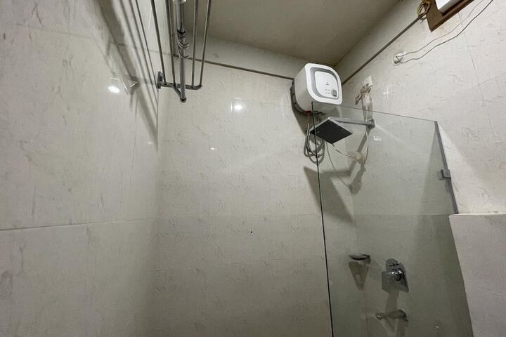 Room 10 of 14