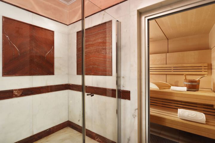 Room 48 of 106