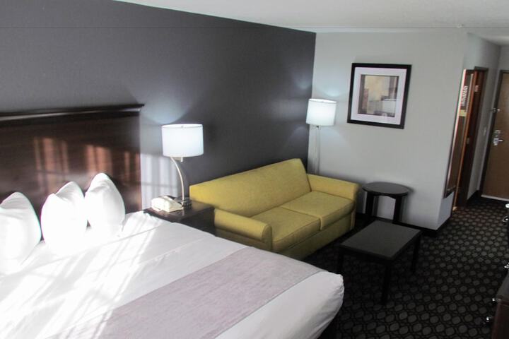 Basic King Bed (9 of 32)