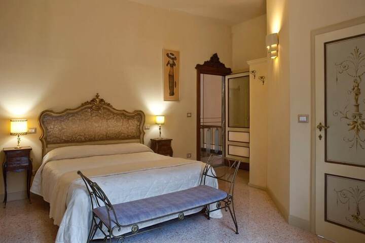 Room 12 of 50