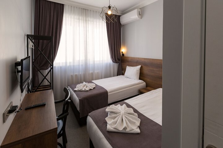 Room 5 of 28