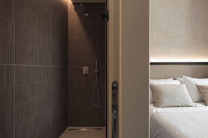 Room 104 of 120