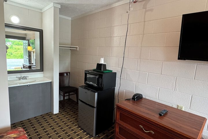 Room 2 of 16