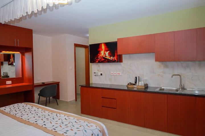 Room 2 of 9