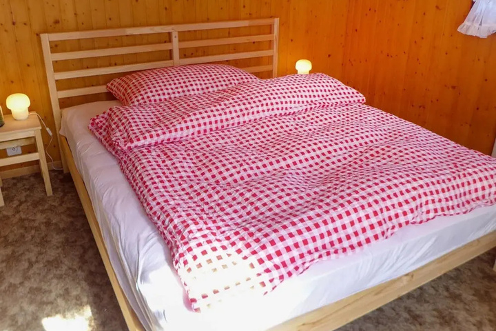 Room 4 of 12