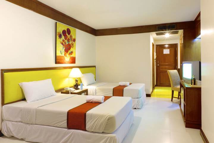 Room 9 of 34