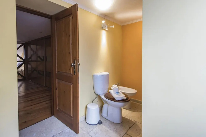 Room 8 of 22