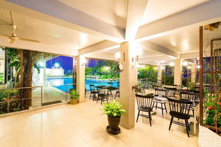 Pool Hotel