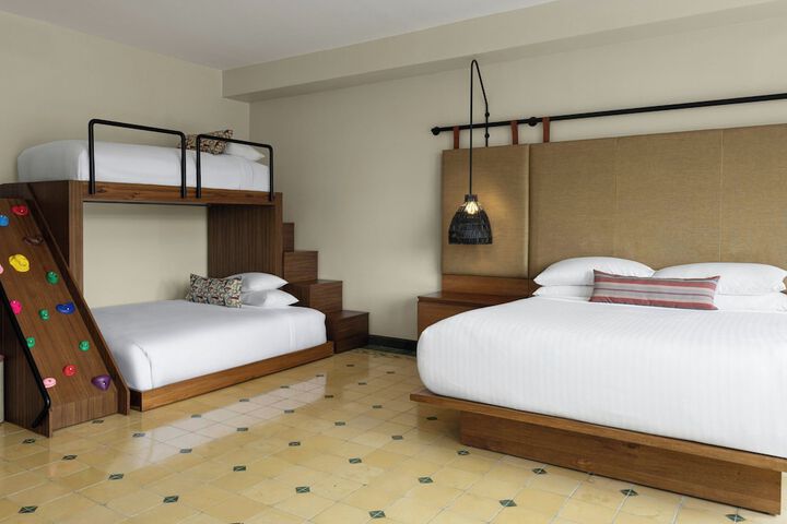 Room 32 of 131