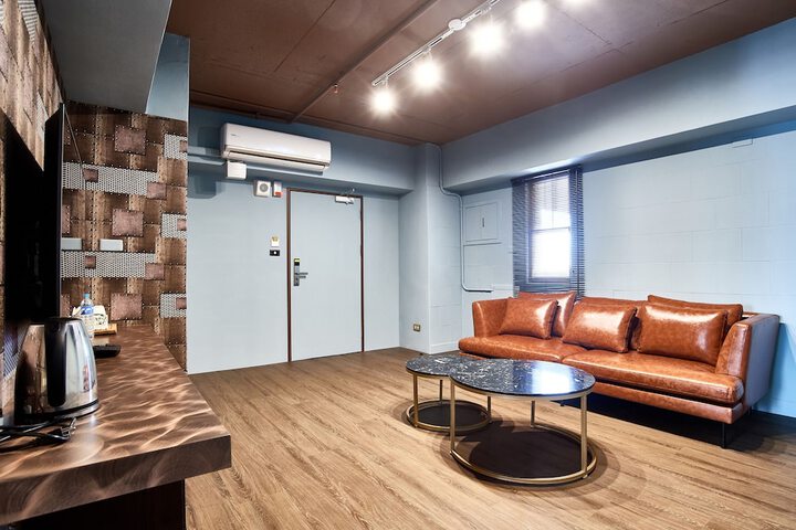 Room 5 of 115