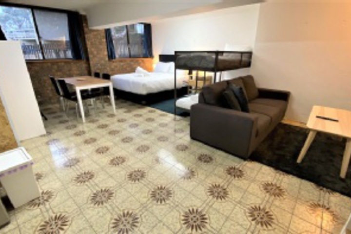 Room 547 of 693