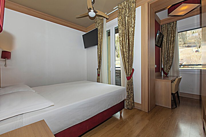 Room 8 of 30