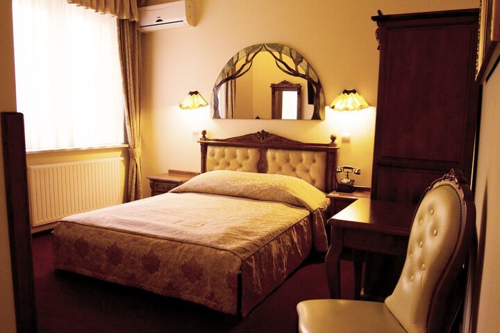 Room 4 of 43