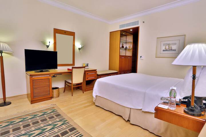 Room 4 of 40