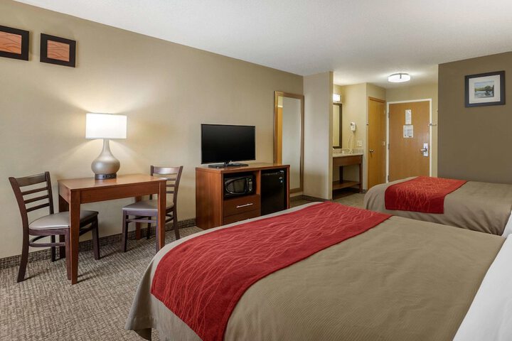 2 Queen Beds (10 of 10)