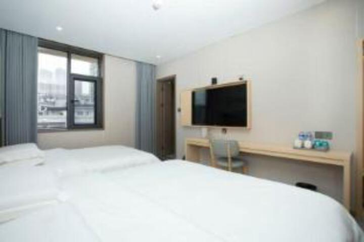 Room 5 of 6